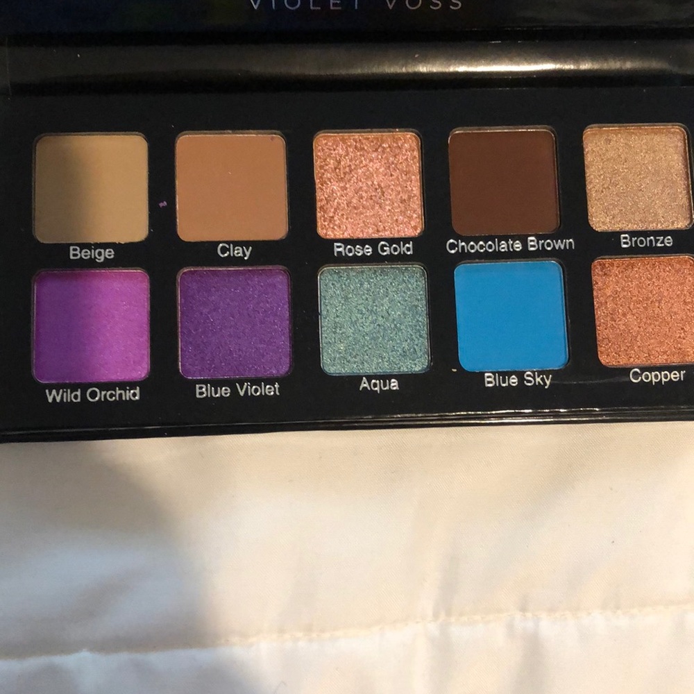 Violet boss brand new eyeshadow pallet